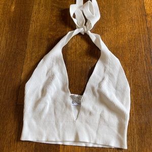 White halter crop